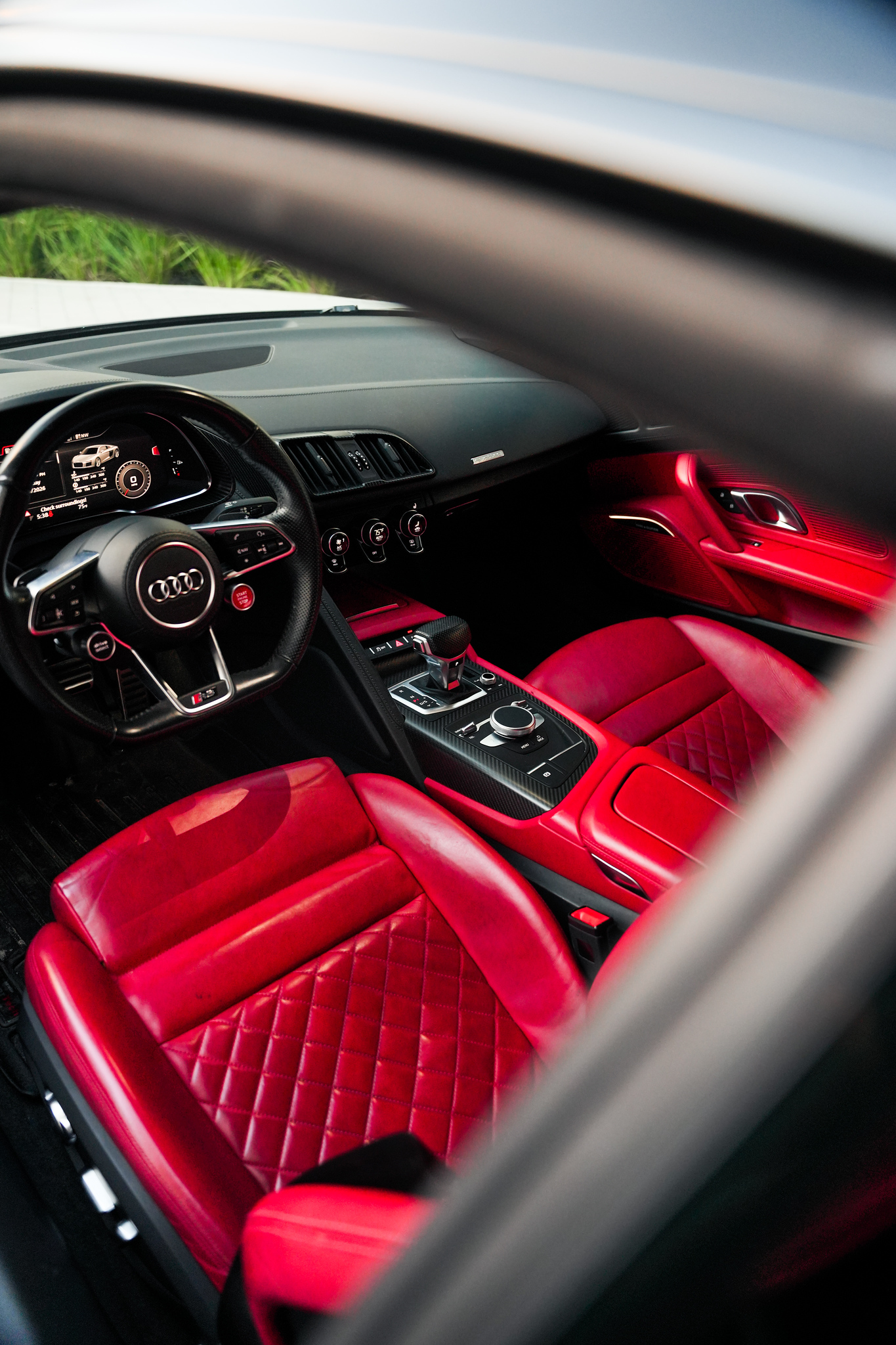 Audi R8 Gray - Image 3