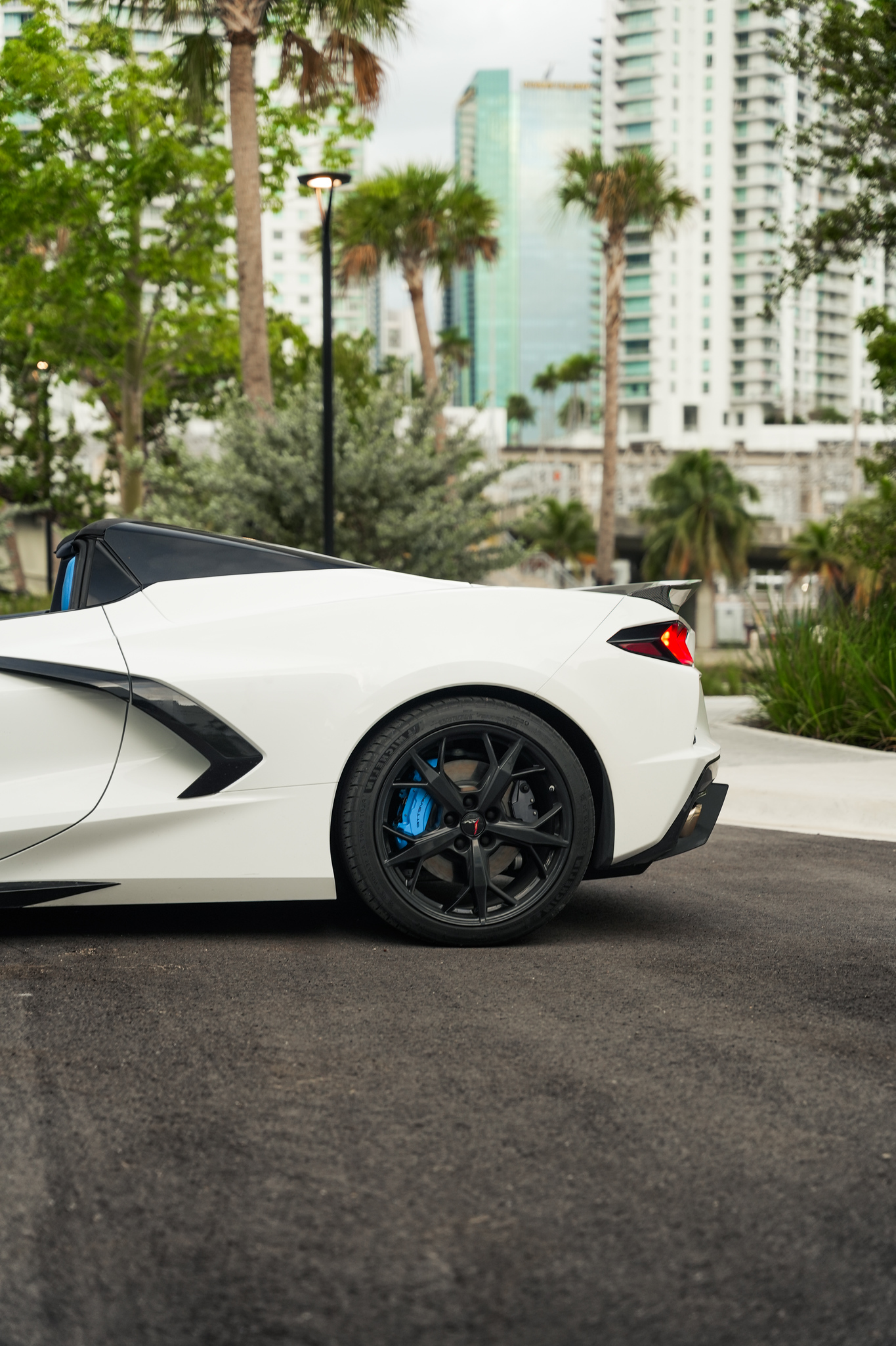 Chevrolet Corvette C8 White - Image 2