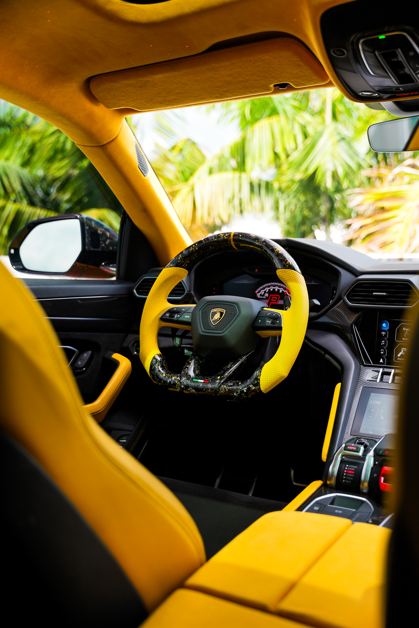 Lamborghini Urus Mansory Yellow - Image 3