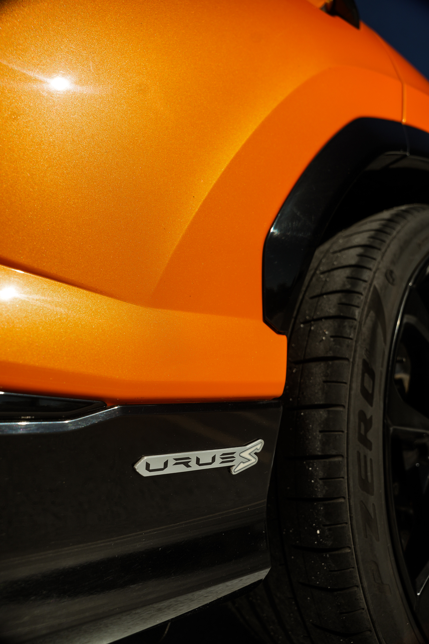 Lamborghini Urus S Orange - Image 2