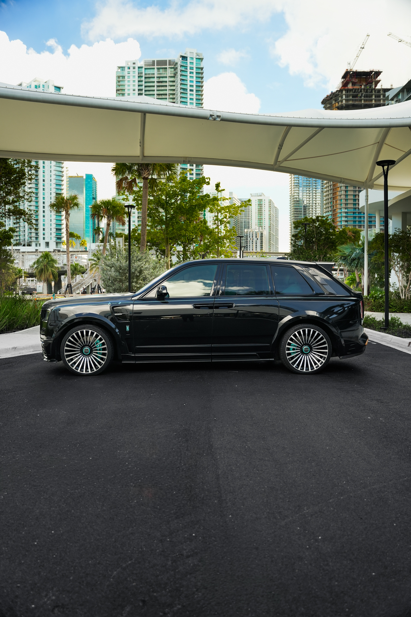Rolls Royce Cullinan Mansory Black - Image 2